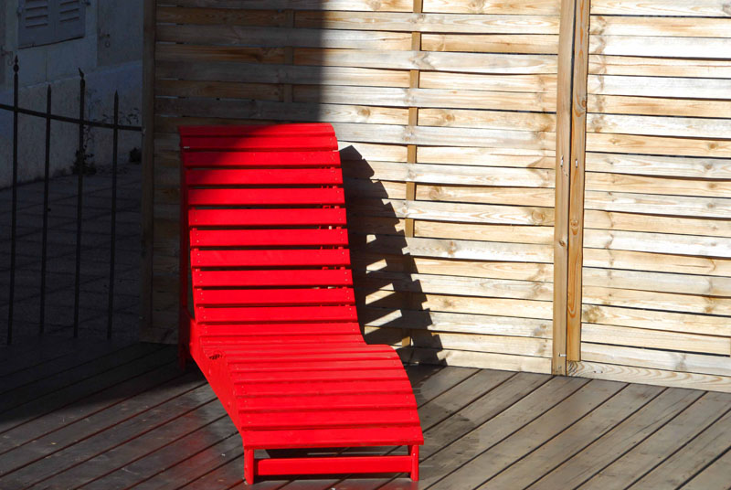 chaise longue rouge.jpg